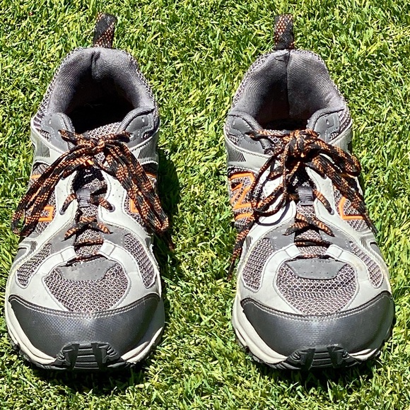 wide trail running shoes